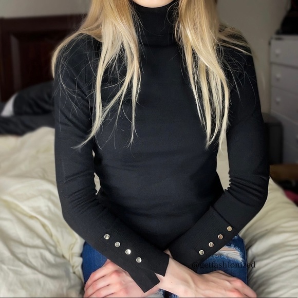 𝅺✨new✨ black turtle neck with buttons on sleeves - Picture 1 of 1
